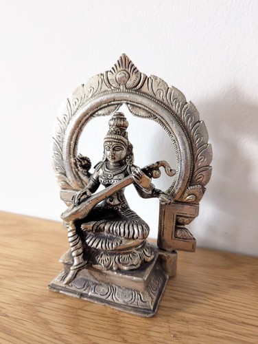 Saraswati skulptur mit laute - skulptur,