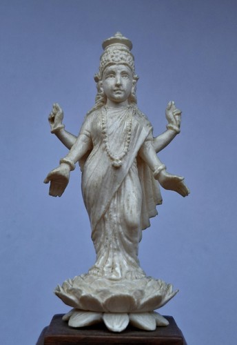 Alte geschnitzte lakshmi figur - alte,
